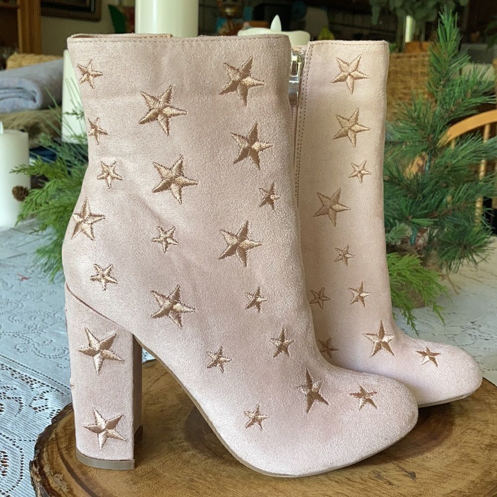 Charlotte Russe Blush Pink Faux Suede With Embroidered Stars  Booties Size 5